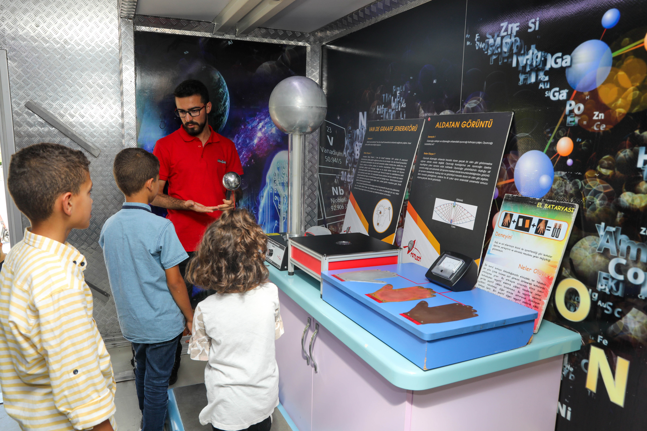 konyada-cocuklar-bilim-tiri-ile-hem-egleniyor-hem-de-ogreniyor-003.jpg