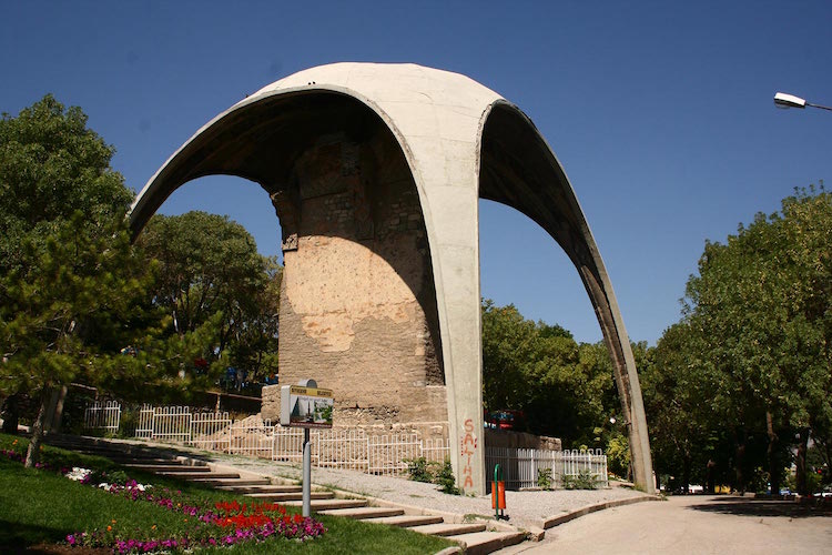 konya-beton-semsiye-insaatinin-goruntusu-ortaya-cikti-001.jpg