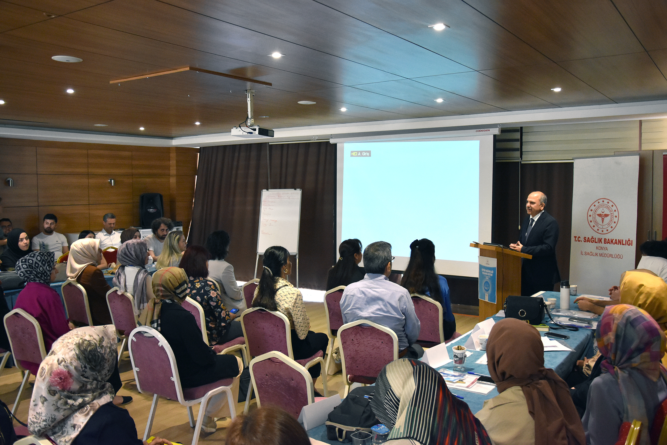 konya-il-saglik-mudurlugu-tarafindan-saglik-tesislerinin-sigara-birakma-polikliniklerinde-gorev-yapacak-olan-hekimlere-yonelik-olarak-tutun-bagimliligi-ve-tedavisi-konulu-egitim-duzenlendi.jpg
