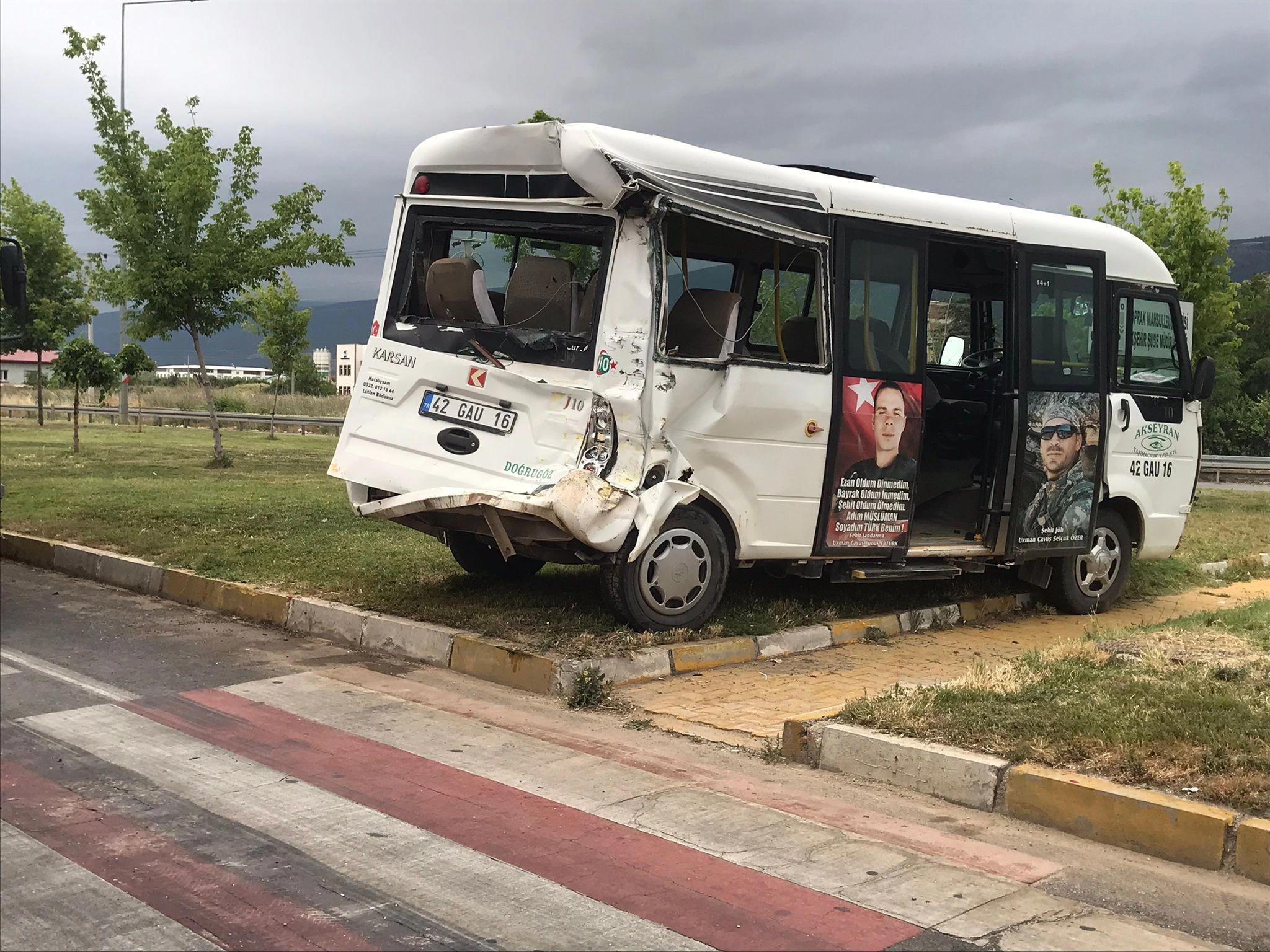 son-dakika-konyada-2-tir-ve-minibusun-de-karistigi-zincirleme-kaza.webp