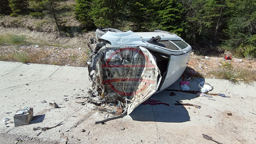 konyada-kaza-sadik-poyraz-oldu-3-yarali-var-004.jpg