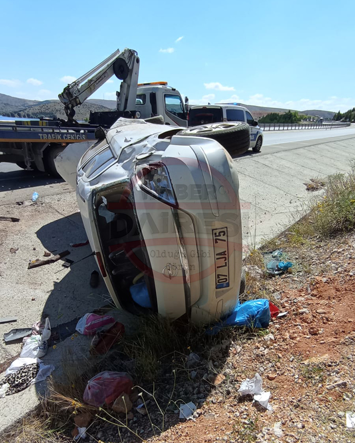 konyada-kaza-sadik-poyraz-oldu-3-yarali-var-006.jpg