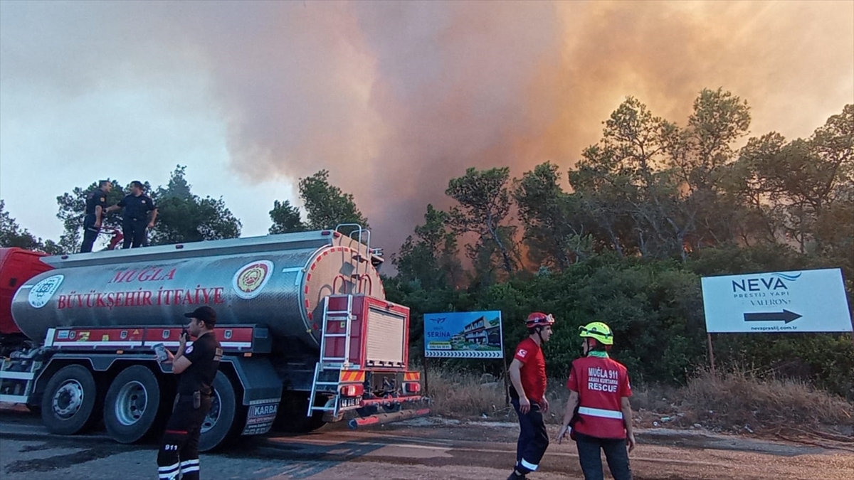 muglada-orman-yangini-havadan-ve-karadan-mudahale-ediliyor-001.jpg