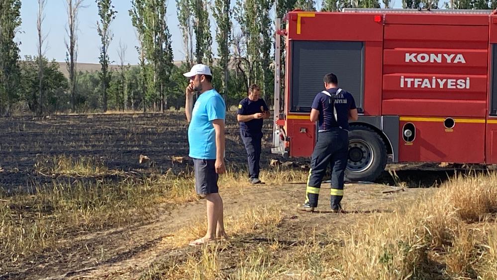 konyada-cikan-yangin-7-dekarlik-arpa-tarlasini-kul-etti.jpg