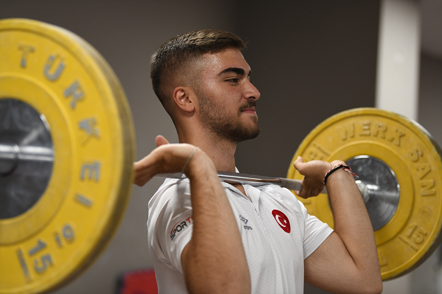 konyali-milli-haltercinin-basari-hikayesi-001.jpg