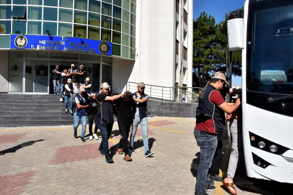 konyanin-da-aralarinda-bulundugu-7-ilde-deas-operasyonu-9-gozalti-001.jpg