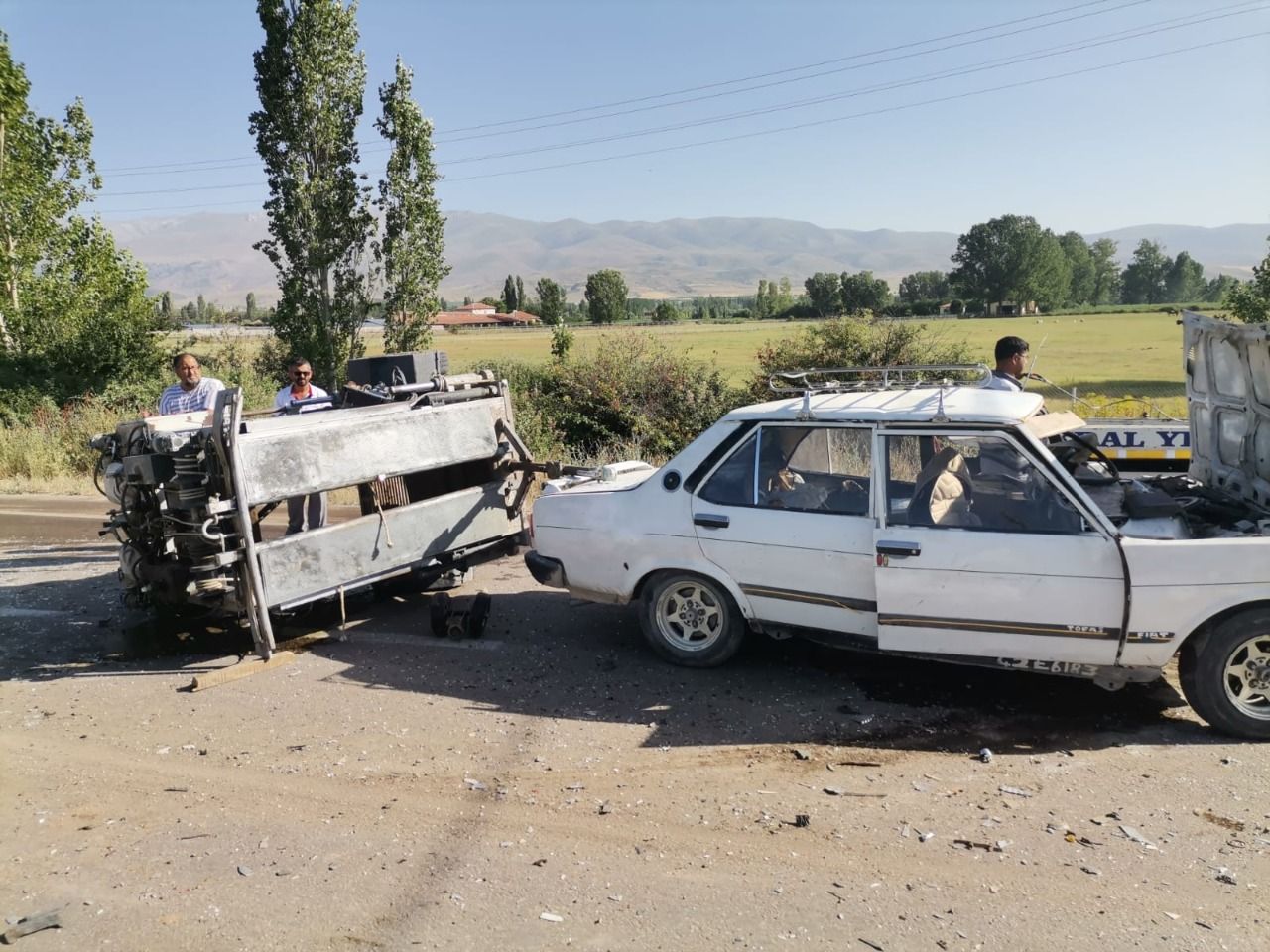 konyada-kamyonetle-carpisan-otomobil-surucusu-oldu.jpeg