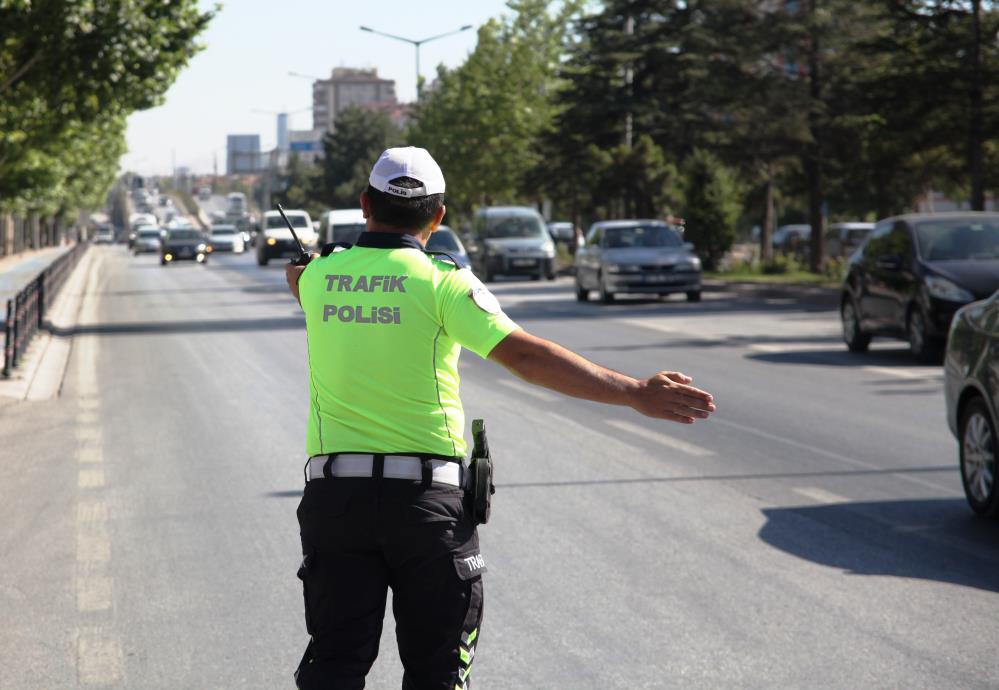 konyada-minibus-suruculerine-polis-yolcu-surprizi-ceza-yazildi-001.jpg
