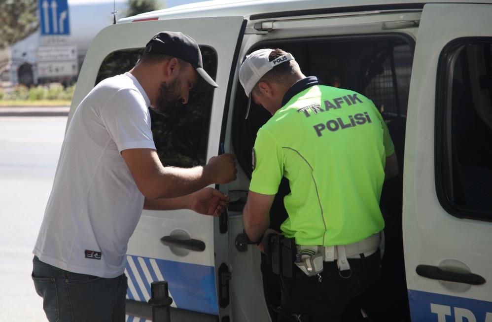 konyada-minibus-suruculerine-polis-yolcu-surprizi-ceza-yazildi.jpg