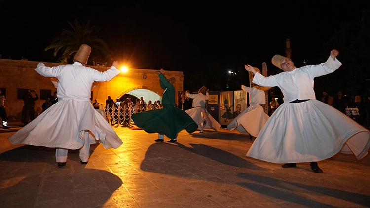 konyada-mevlana-yili-etkinlikleri-halka-acik-sema-gosterisi-duzenleniyor-007.jpg
