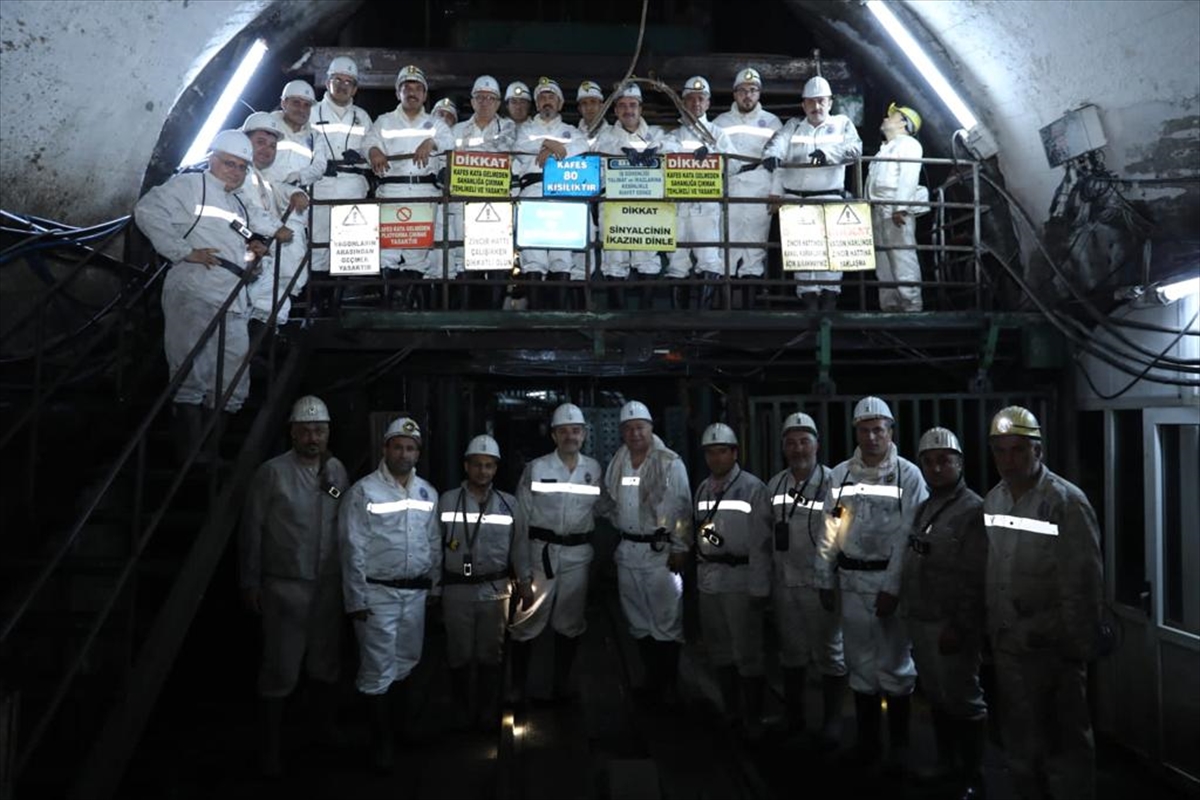 bakan-yardimcisi-yerin-425-metre-altina-indi-003.jpg