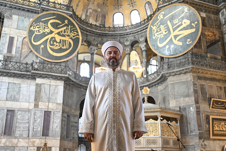 ayasofya-camii-3-yilda-21-milyon-ziyaretci-agirladi-007.jpg
