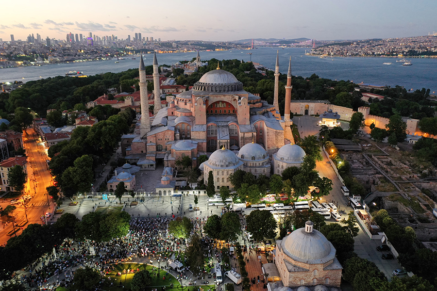 ayasofya-camii-3-yilda-21-milyon-ziyaretci-agirladi-016.jpg