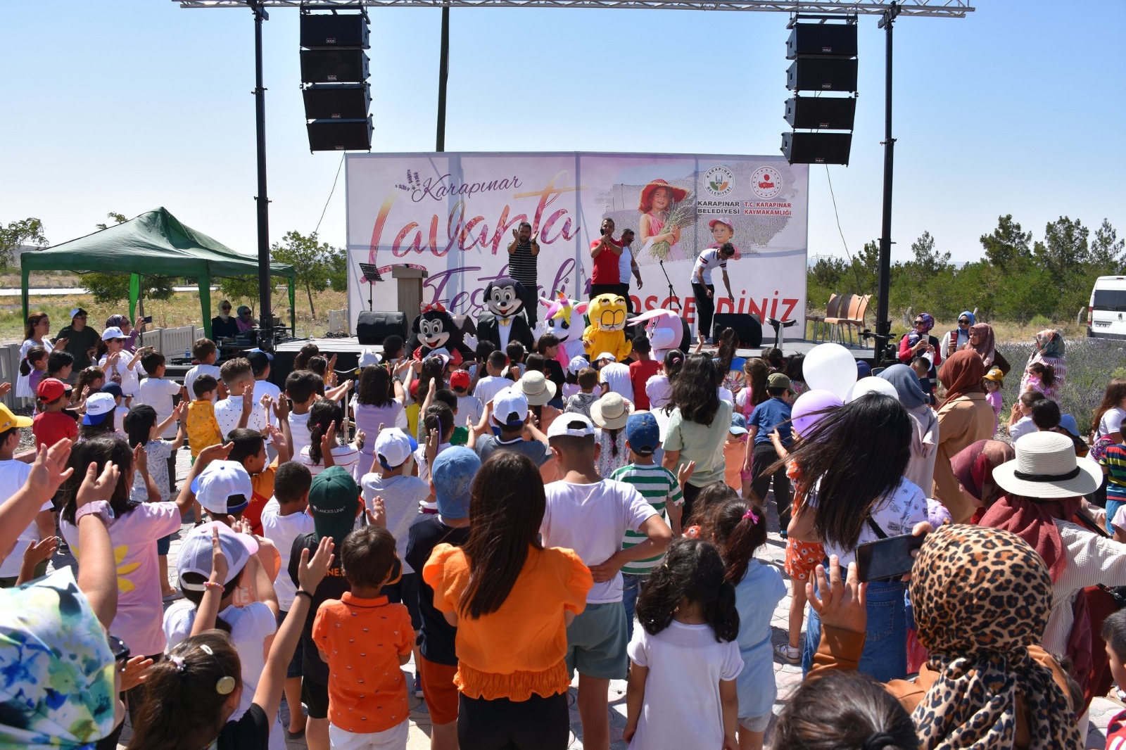 konyanin-gol-manzarali-lavanta-bahcesinde-festival-gerceklestirildi-001.jpg