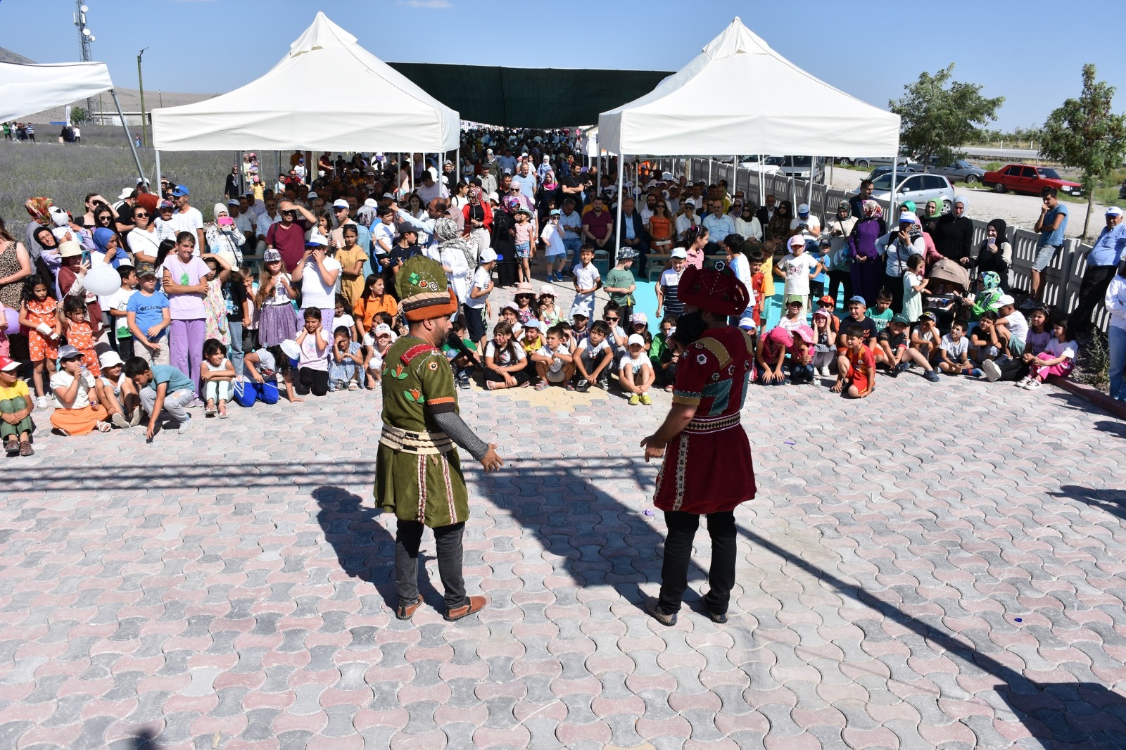 konyanin-gol-manzarali-lavanta-bahcesinde-festival-gerceklestirildi-002.jpg