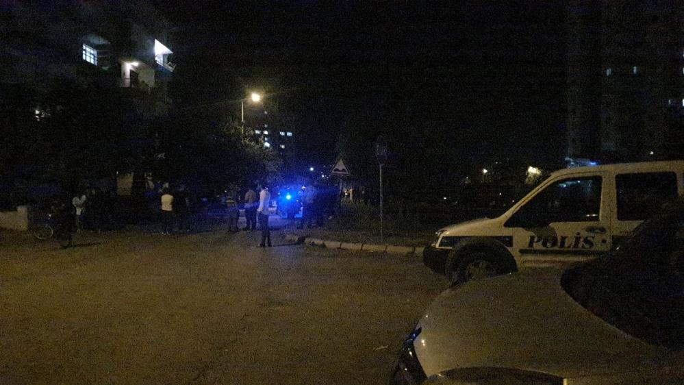 balkondan-tufekle-ates-acti-bir-kisiyi-vurdu.jpg