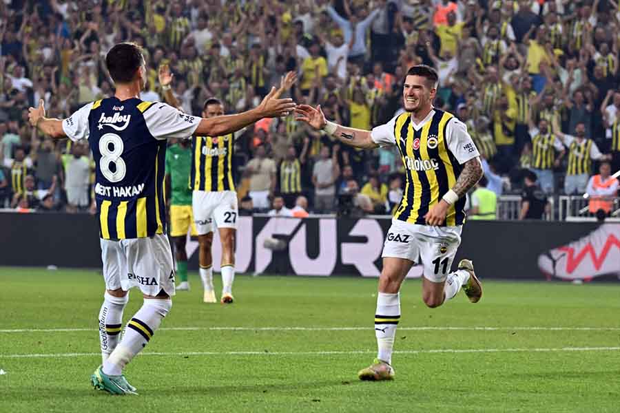 fenerbahce-avrupaya-farkli-basladi-002.jpg