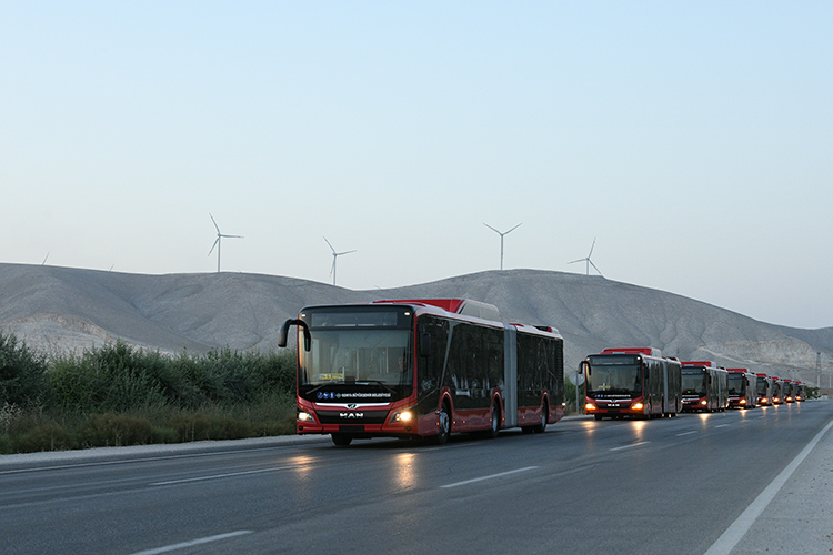 konya-buyuksehirin-arac-filosu-genisliyor-yeni-otobusler-kente-ulasti-002.jpg