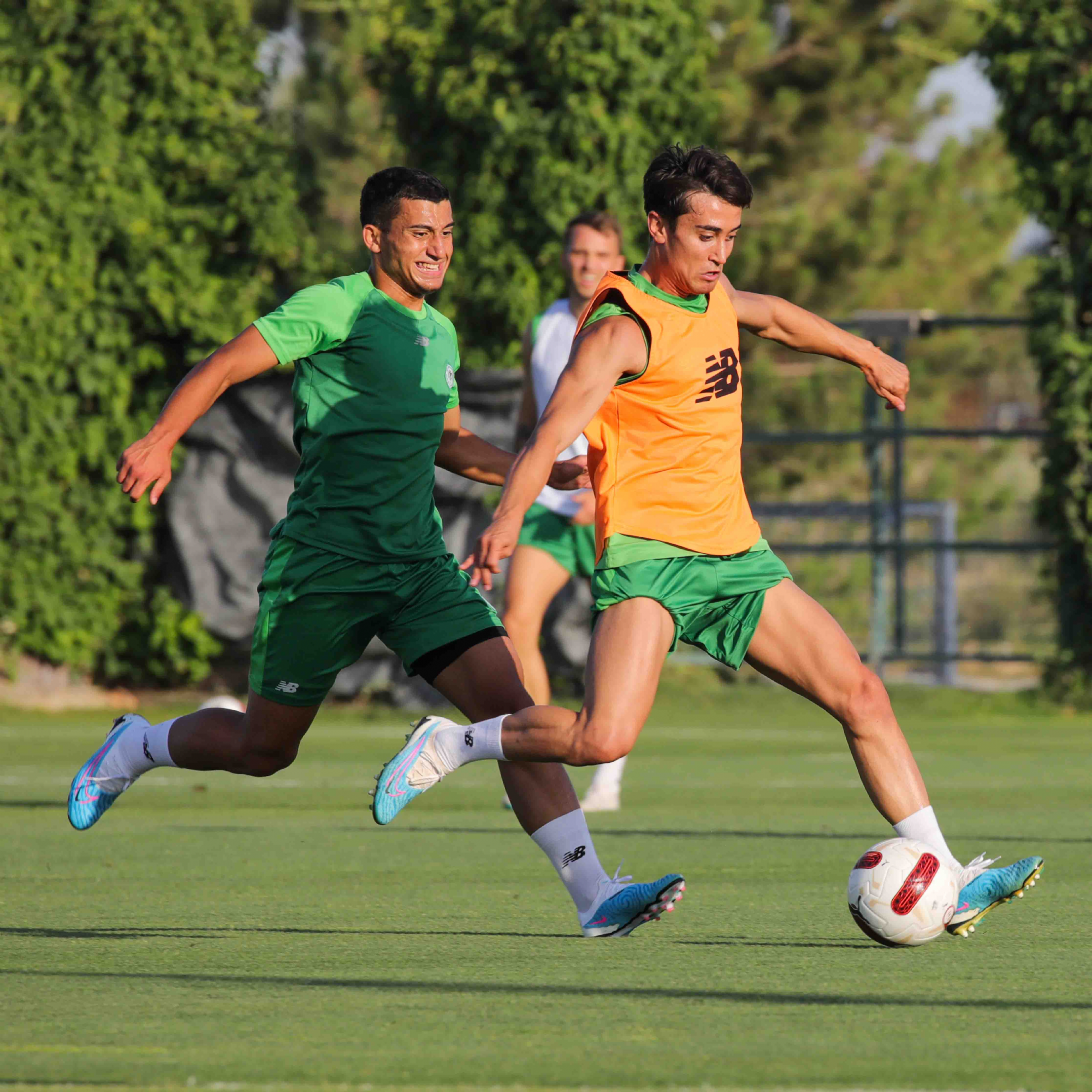 konyaspor-yeni-sezon-hazirlarina-devam-ediyor-001.png