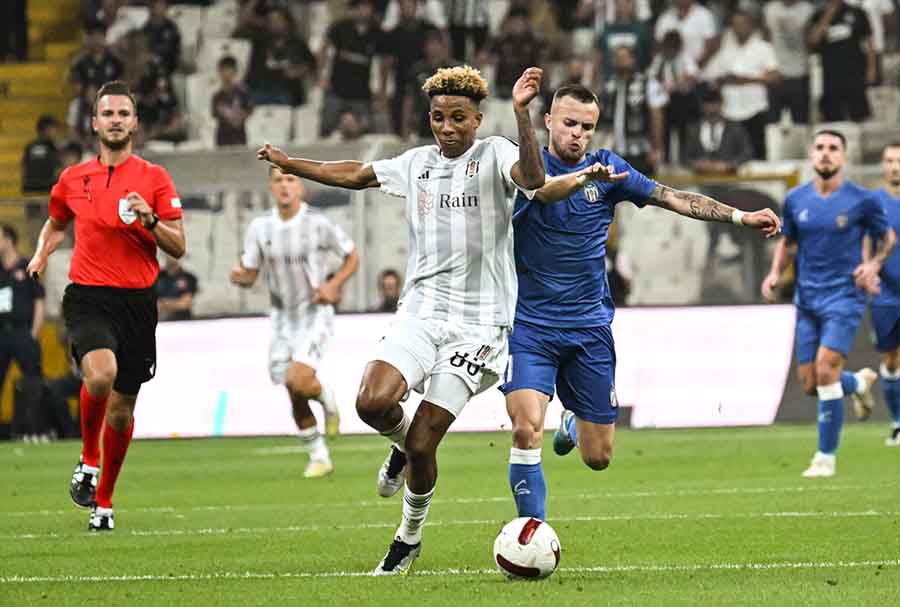 besiktas-evinde-tur-kapisini-araladi.jpg