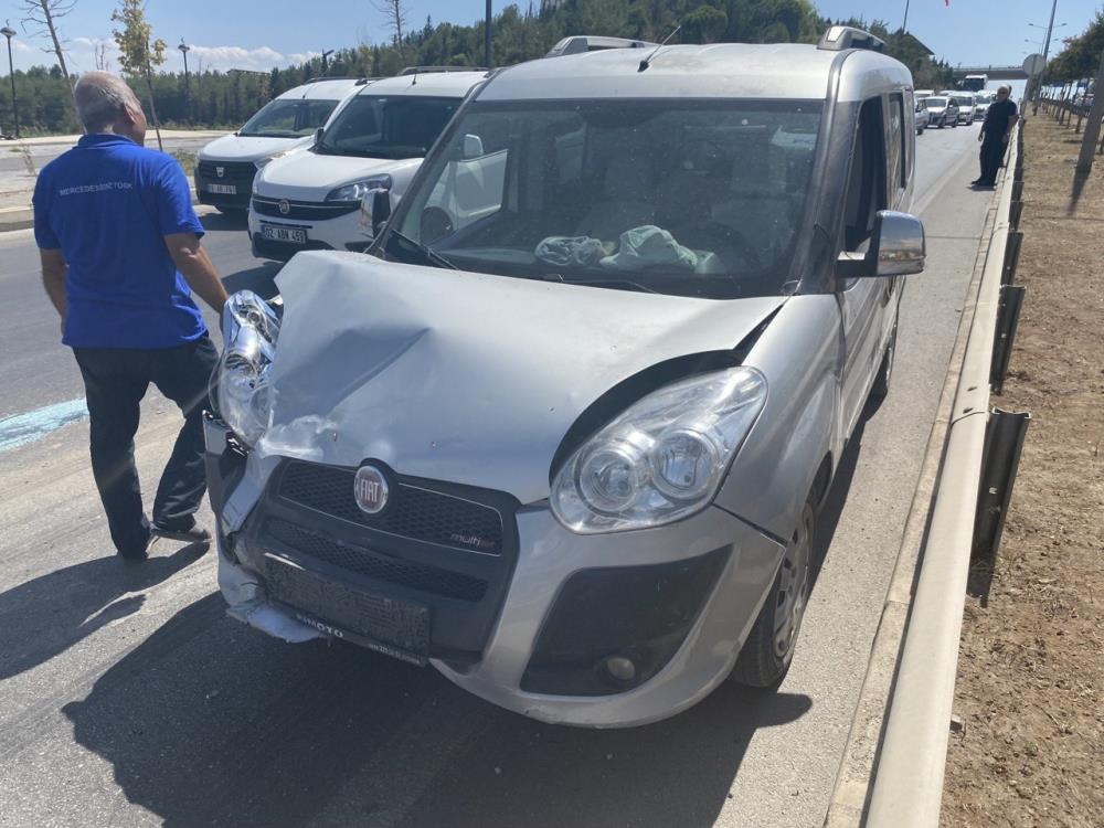 16-aracin-karistigi-kazada-1i-polis-2-kisi-yaralandi-004.jpg