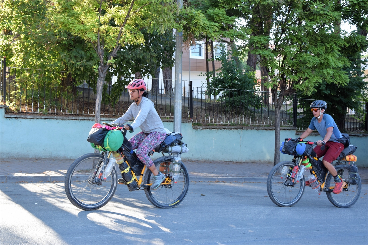 bisikletle-ciktiklari-asya-turunda-konyadan-sufi-yolunu-takip-ediyorlar.jpg