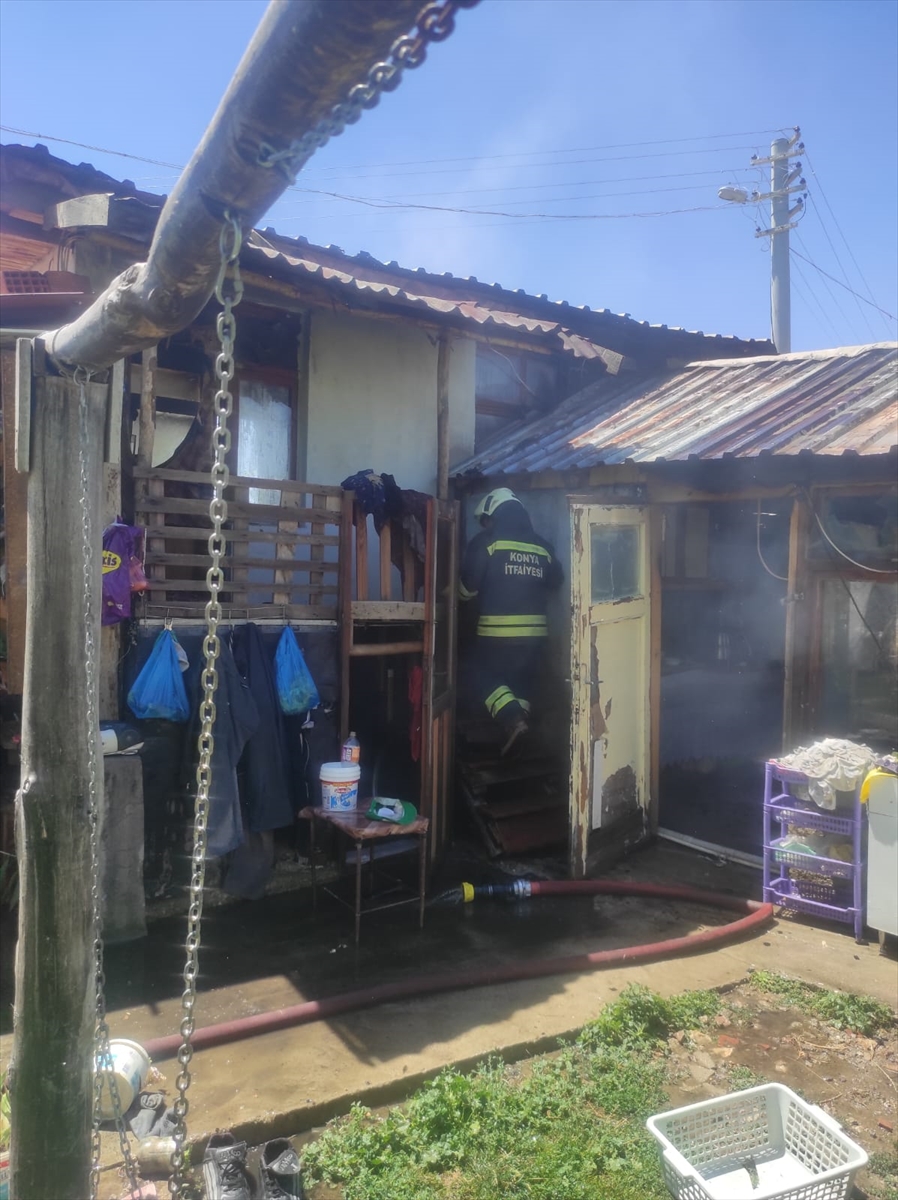 konyada-evde-yangin-cikti-2-cani-itfaiye-kurtardi-002.jpg