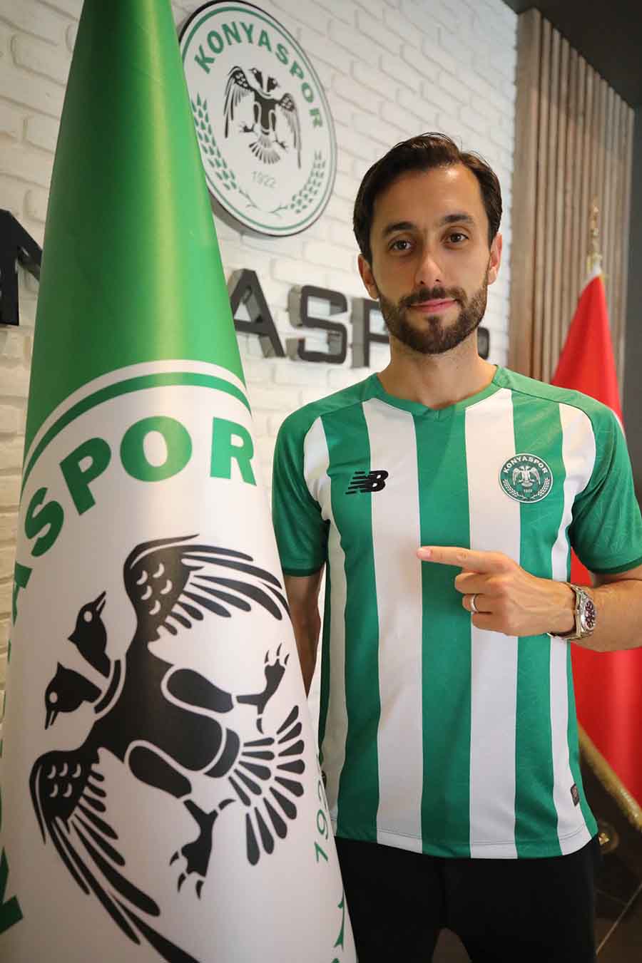 konyasporun-10-numarasi-konustu-003.jpg