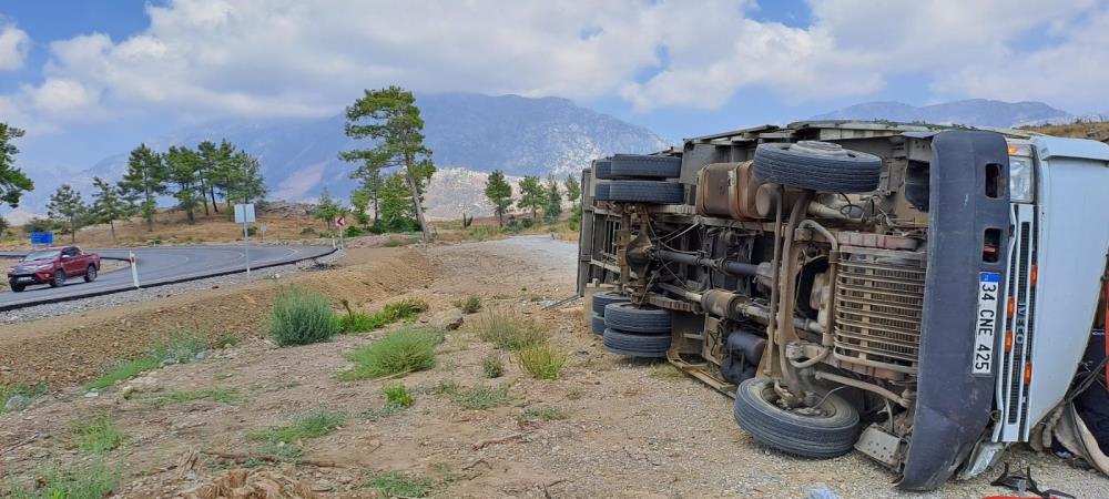 yeni-konya-antalya-yolunda-kaza.jpg