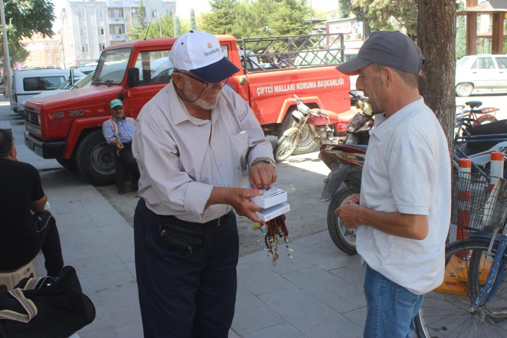 53-yildir-calisan-konyali-cekirdekci-ibrahim-her-gun-kilometrelerce-yol-yuruyor-001.jpg