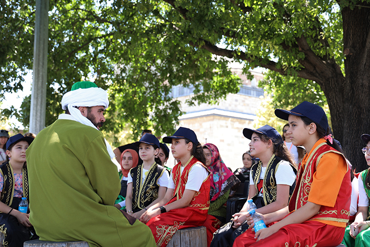 konyada-genc-komek-ogrencileri-tarihe-yolculuk-etti-003.jpg