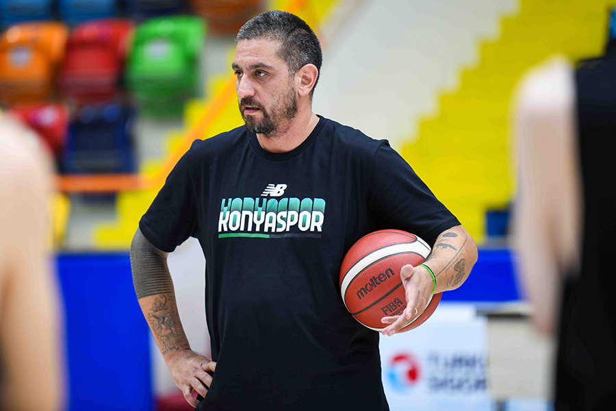 konyaspor-basketbol-takimi-parkeye-indi-001.jpg