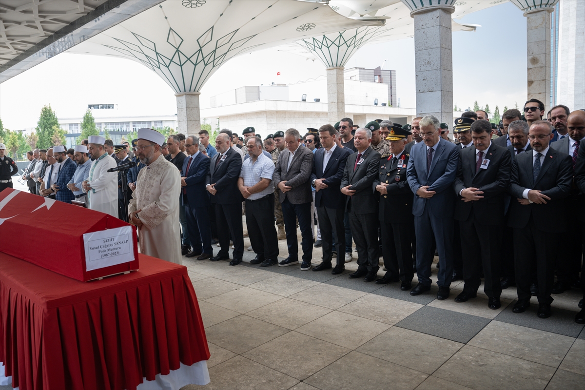 sehit-polis-memuru-yusuf-cagatay-sanalp-son-yolculuguna-ugurlandi-002.jpg