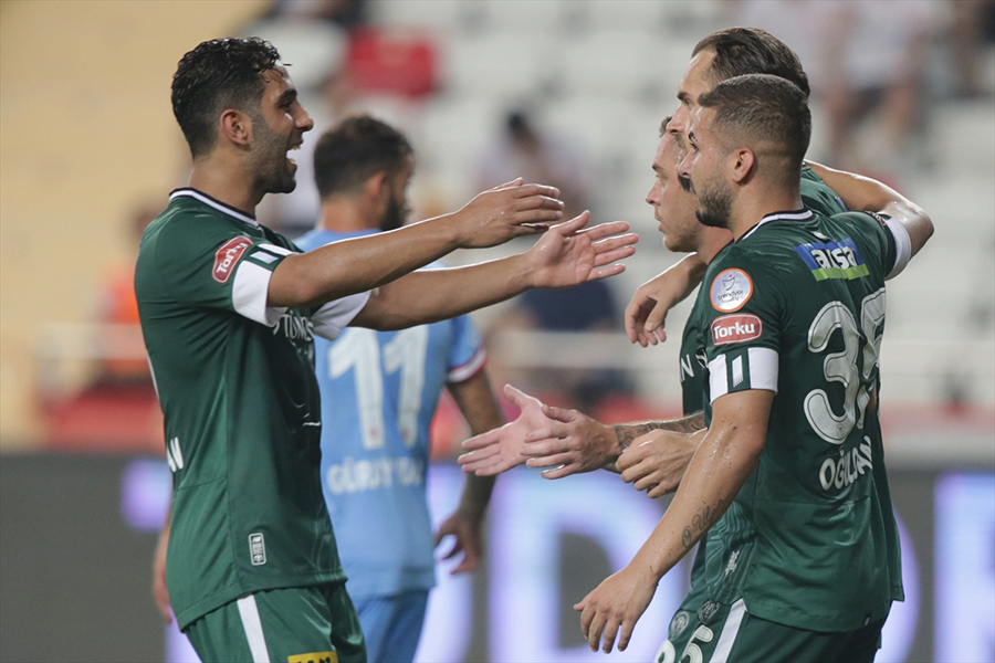 konyaspor-antalyadan-1-puanla-donuyor-002.jpg