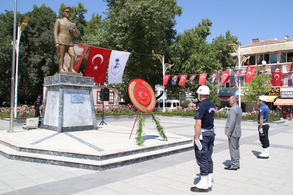 unlu-futbolcular-aksehir-milli-mucadele-gunu-etkinligine-katildi.jpg