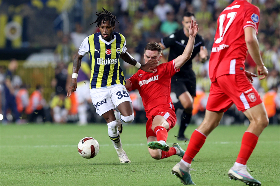 fenerbahce-avrupada-rakiplerine-gol-yagdirdi.jpg