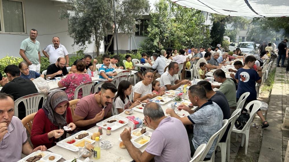 bedava-yemek-icin-mevlut-bulma-grubu-kurdular-005.jpg