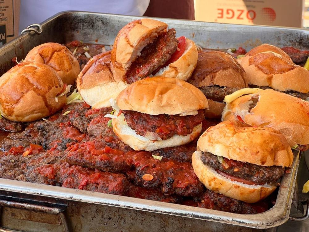 konteyner-kentte-15-bin-hamburger-ikrami.jpg