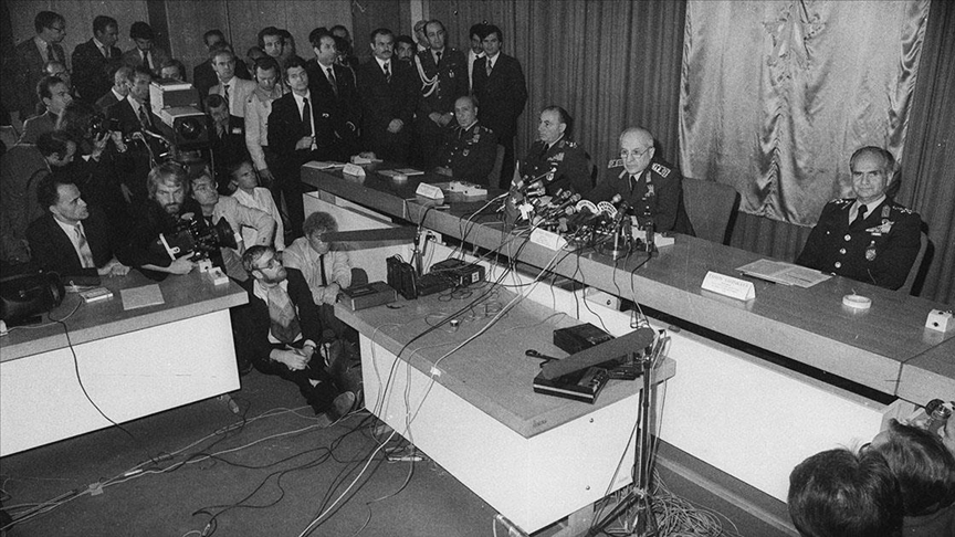 turkiye-demokrasisinin-kara-lekesi-12-eylul-darbesi.jpg