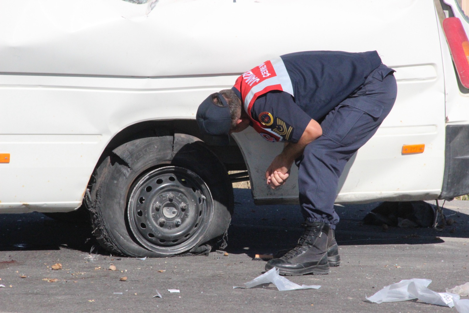 konya-yolunda-yolcu-minibus-devrildi-1-olu-10-yarali-002.jpg