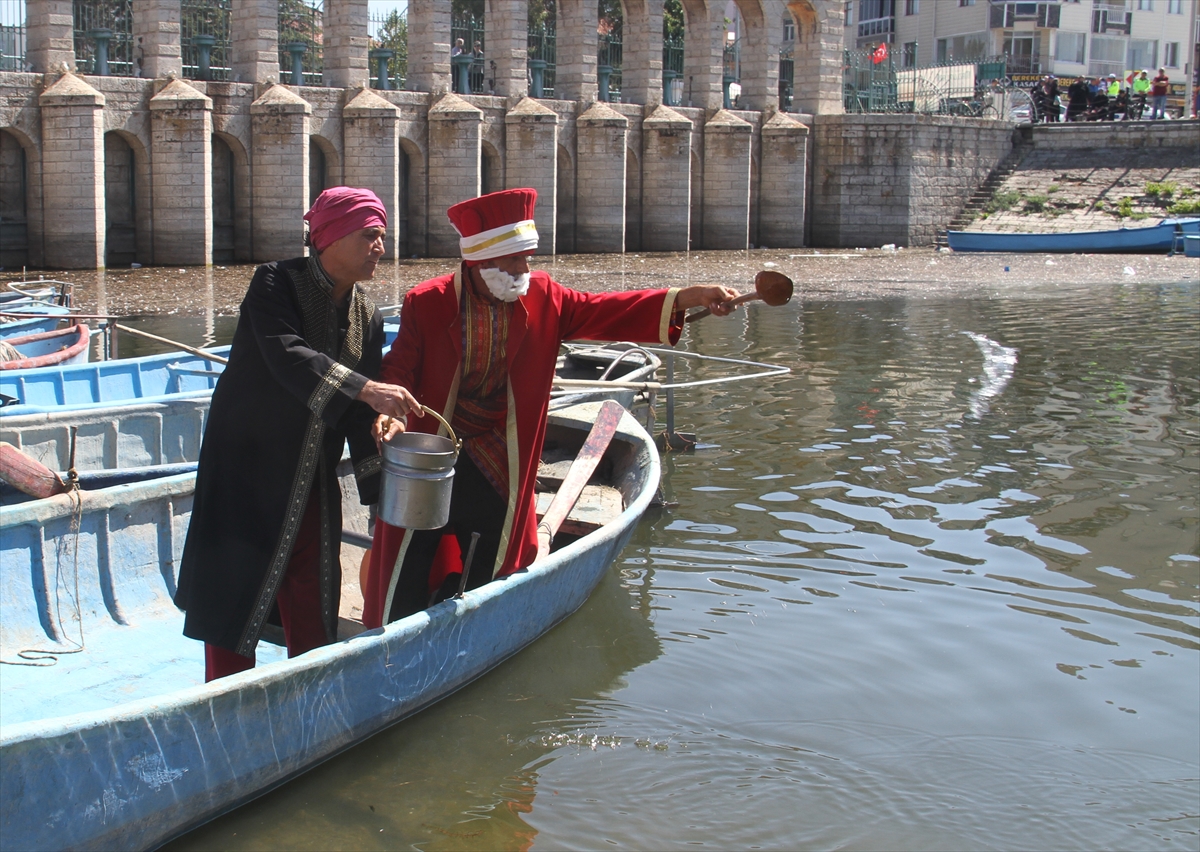 balikci-nasreddin-hoca-bu-kez-bambaska-bir-yere-maya-caldi.jpg