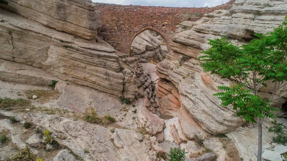 konyanin-seytani-binlerce-yildir-dimdik-ayakta-002.webp