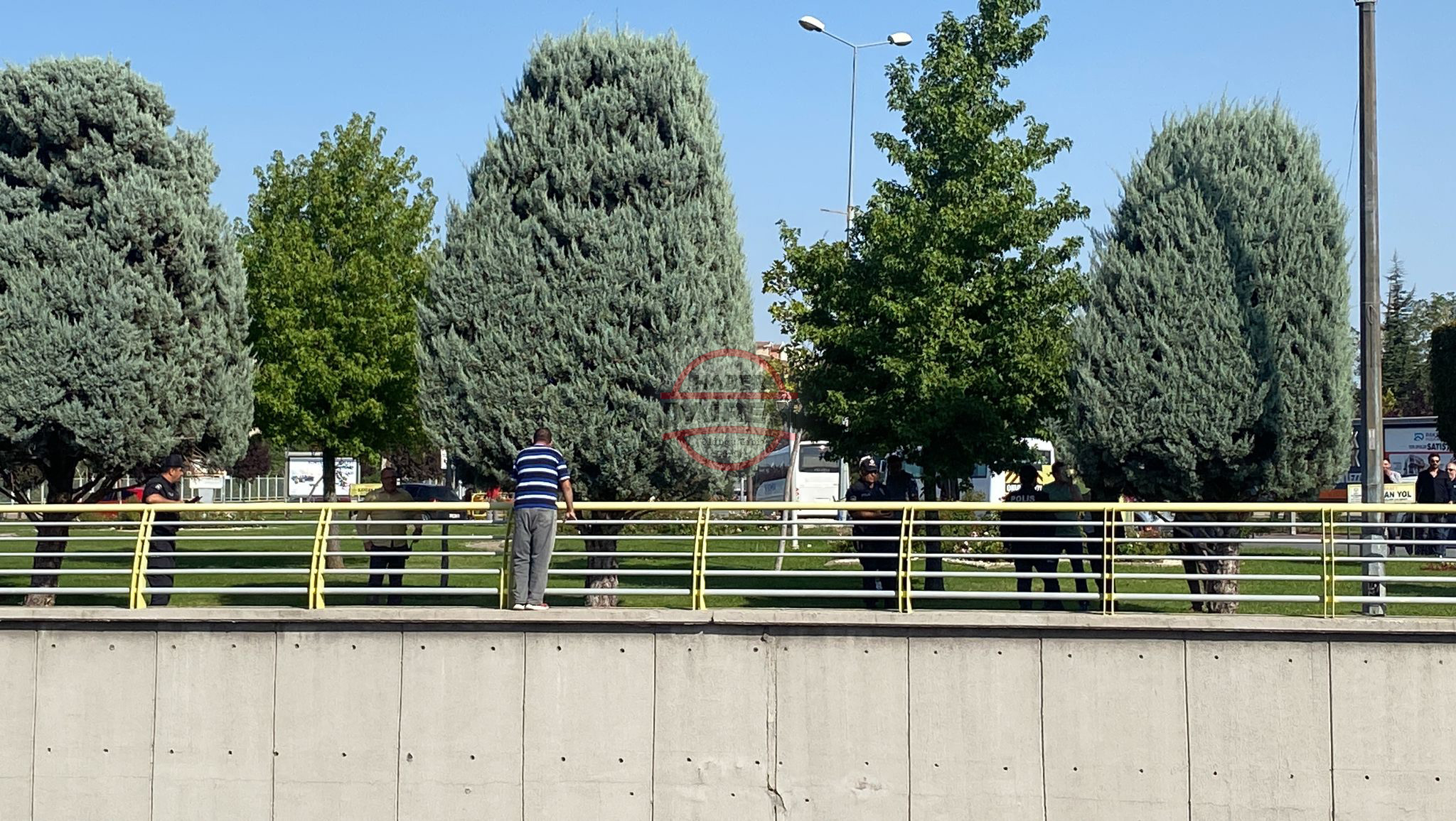 konyada-ekipleri-alarma-geciren-olay-trafik-de-kapatildi-001.jpg