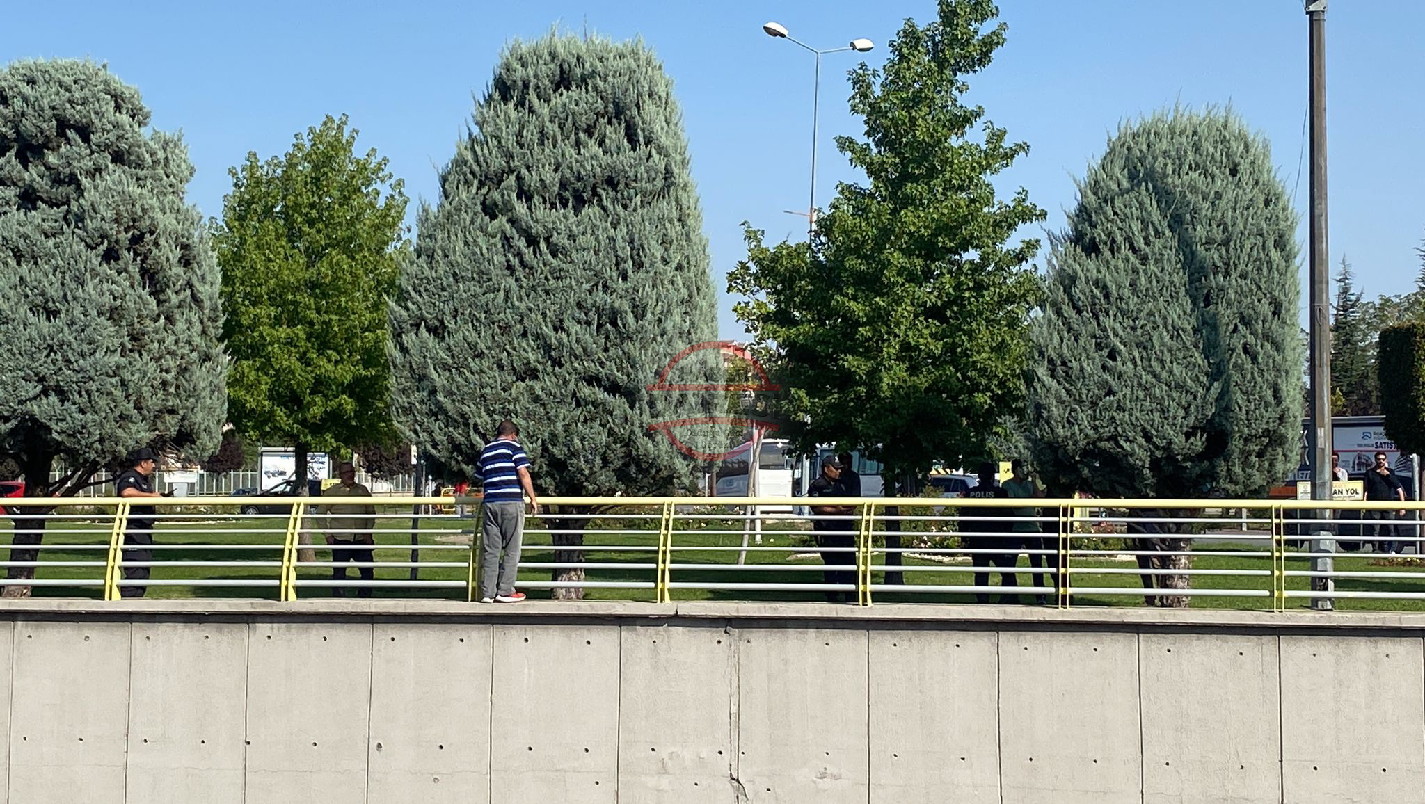 konyada-ekipleri-alarma-geciren-olay-trafik-de-kapatildi.jpg