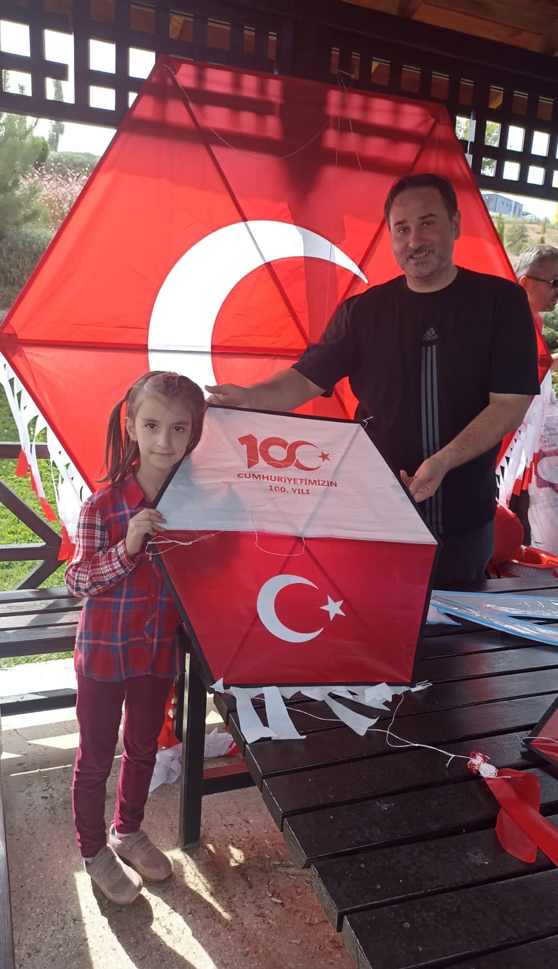 konyada-gokyuzunu-ay-yildizli-ucurtmalar-susledi-006.jpg