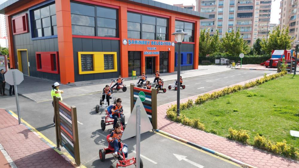 sahinbey-belediyesinden-ogrencilere-trafik-egitimi-001.jpg