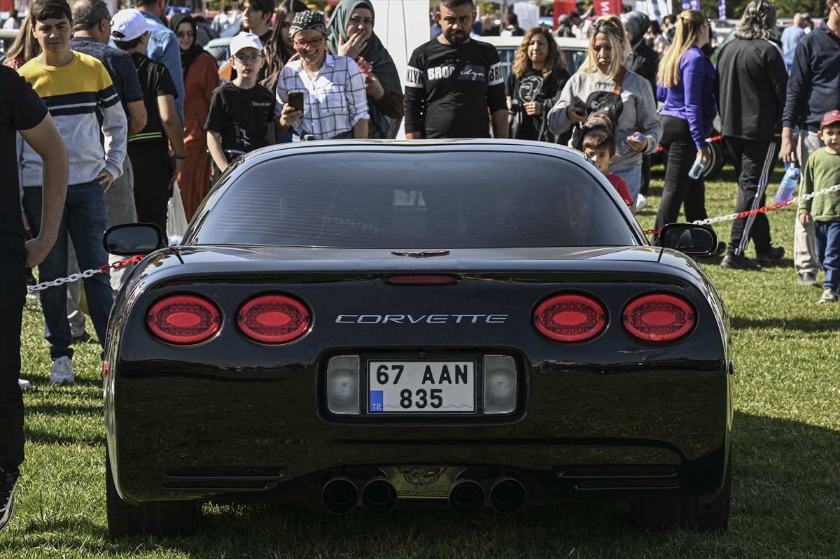 turkiyenin-klasik-otomobilleri-festival-icin-toplandi-004.jpg