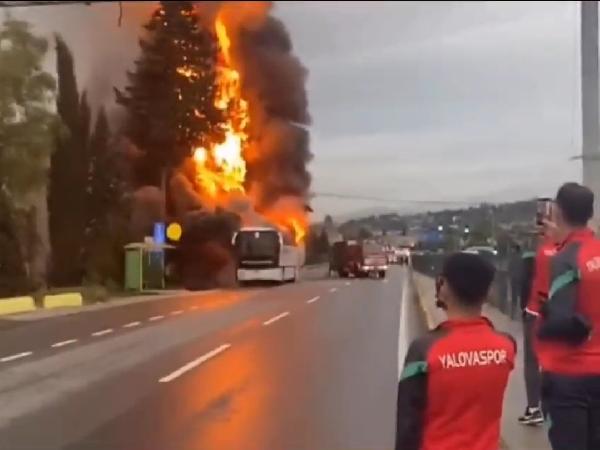 futbolculari-tasiyan-otobus-alev-alev-yandi.jpg