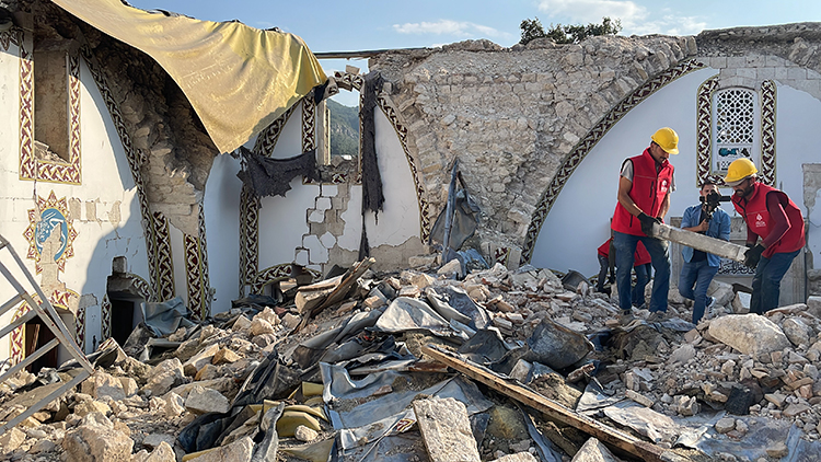 konya-depremde-yikilan-anadolunun-ilk-camisini-yeniden-insa-ediyor-002.jpg