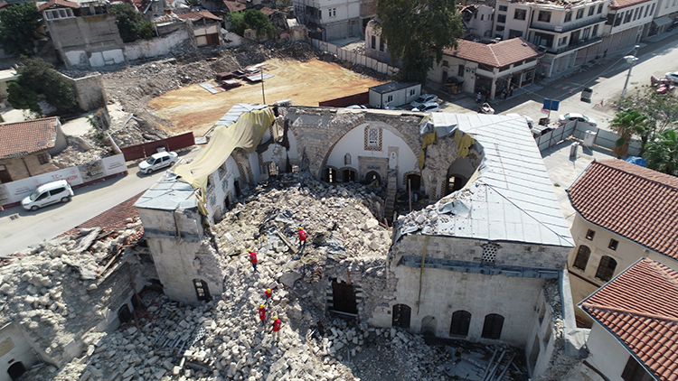 konya-depremde-yikilan-anadolunun-ilk-camisini-yeniden-insa-ediyor.jpg